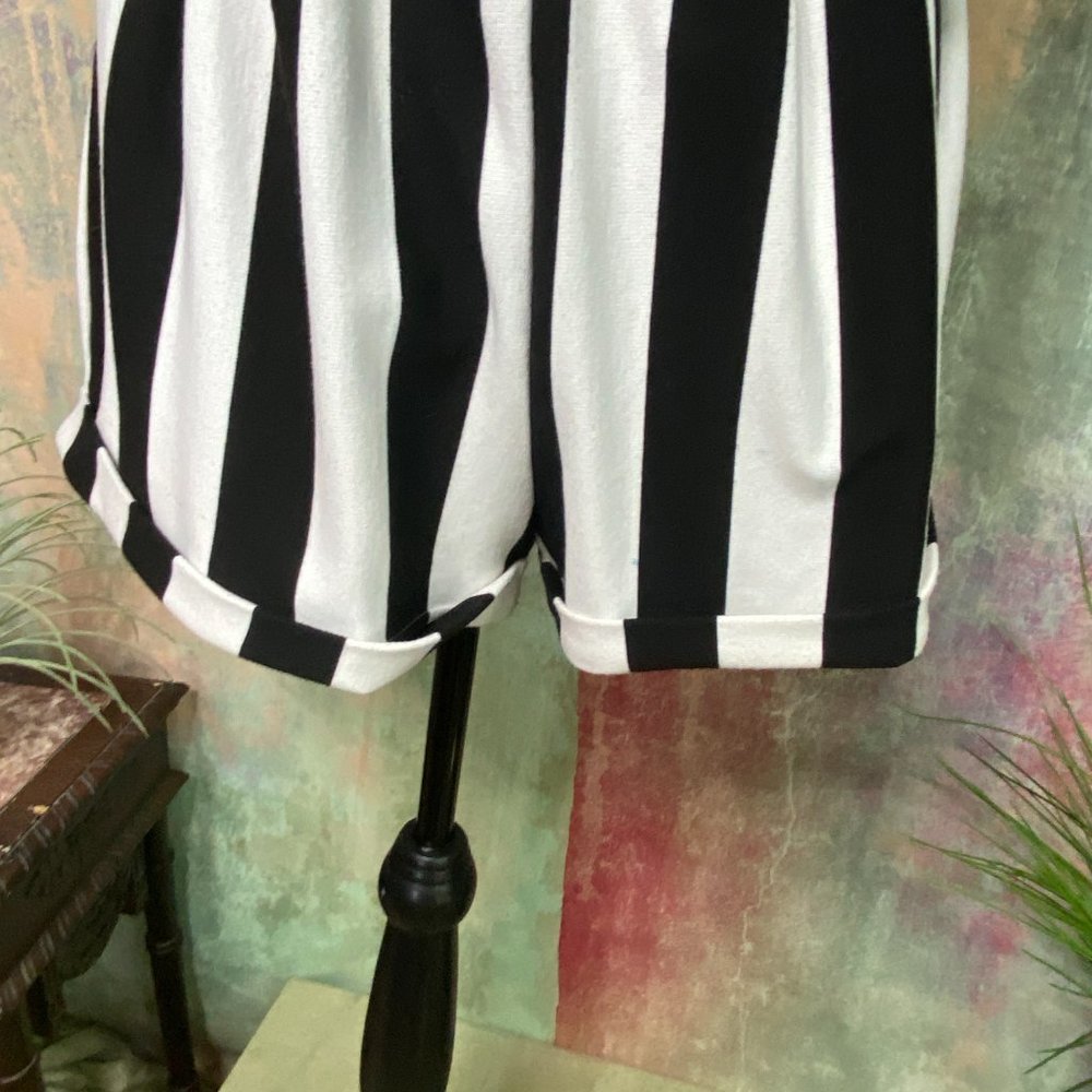 📌Double Zero Cute B/W Romper w/ Chiffon Top Part - Picture 3 of 14